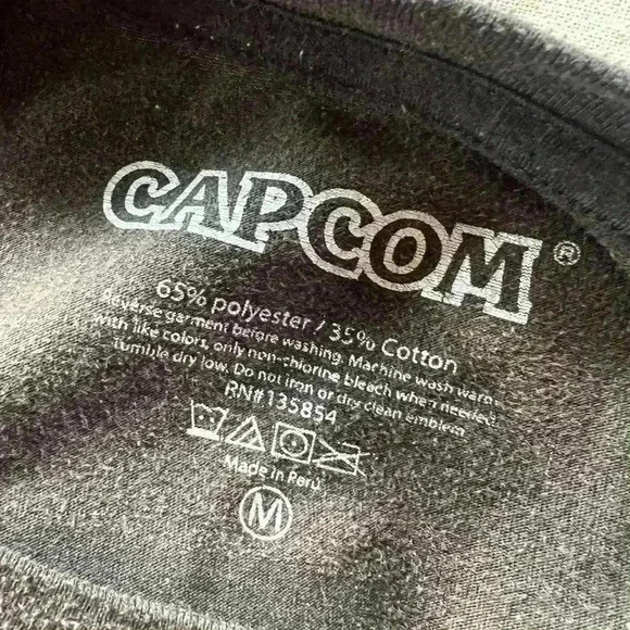 Capcon street fighter tee. Medium. Used good condition. No tips or holes - Picture 7 of 7